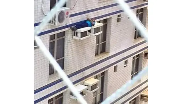 Kelakuan Orang Tidur Tak Tahu Tempat, Bikin Ketawa Ngakak