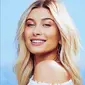 Hailey memiliki produk skincare unik untuk merawat kulitnya. (dok. Instagram @haileybieber/https://www.instagram.com/p/BtkJoAFFUIK/Esther Novita Inochi)