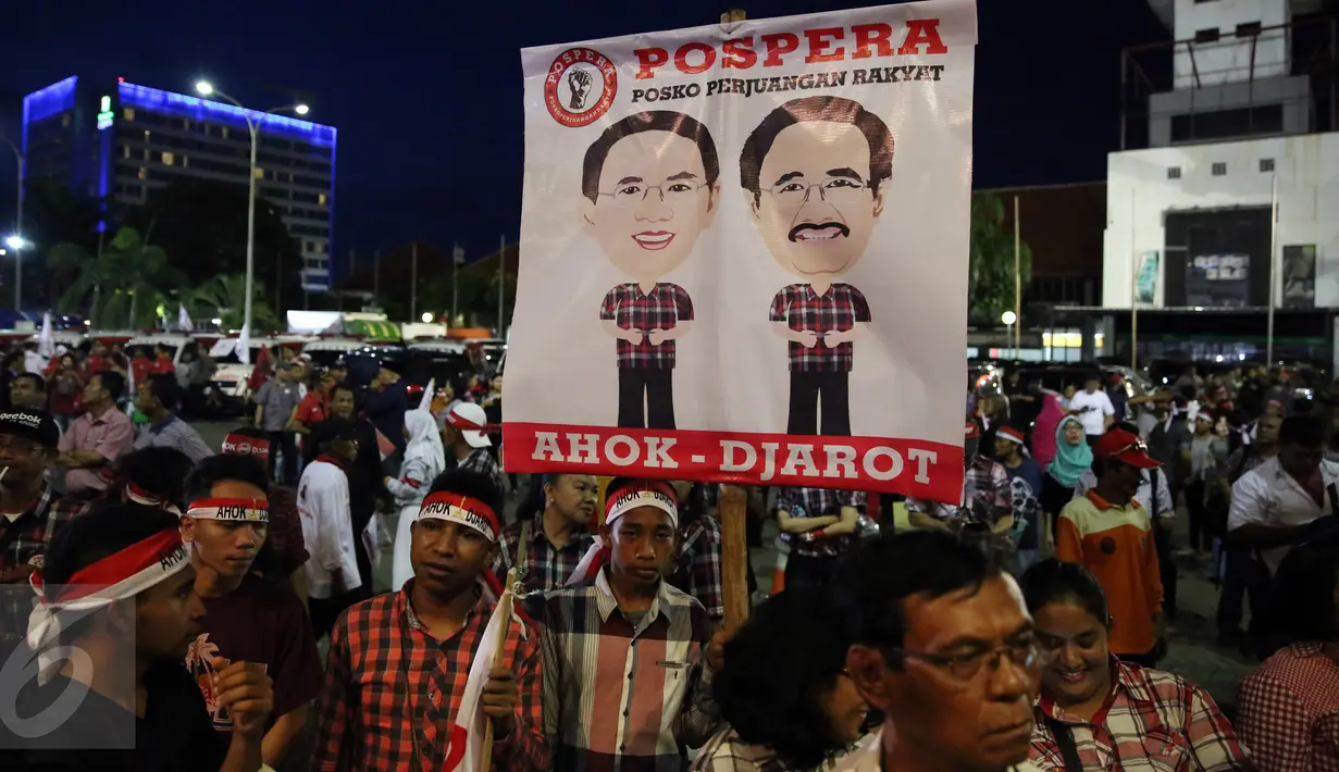 Ratusan Simpatisan tiga Bakal Calon Gubernur DKI Jakarta berkumpul mendukung para Bakal Calonnya mengambil nomer urut Pasangan Calon Gubernur dan Wakil Gubernur Jakarta, di JIEXPO, Kemayoran,, Jakarta, Selasa (25/10). (Liputan6.com/Johan Tallo)
