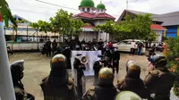 Aksi mendesak pengusutan kasus kekerasan seksual terhadap anak di Aceh Barat (Liputan6.com/Ist)