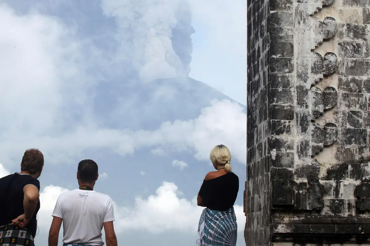 Gunung Agung Meletus