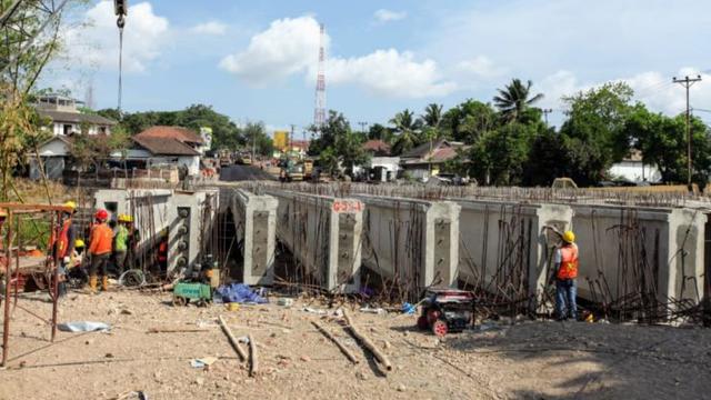 Kementerian PUPR tengah menyelesaikan pembangunan duplikasi Jembatan Surabaya yang berada di Praya, Lombok Tengah, Nusa Tenggara Barat (NTB). (Dok Kementerian PUPR)
