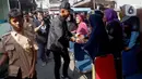 Dalam kampanyenya tersebut Dharma Pongrekun berdialog sekaligus mendengarkan aspirasi warga. (Liputan6.com/Herman Zakharia)