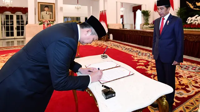 Presiden Jokowi resmi melantik Komjen Rycko Amelza Dahniel sebagai Kepala BNPT
