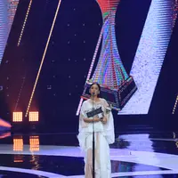 Ayu Laksmi mengalahkan nominasi lain diantarnaya, Aurora Ribero film Susah Sinyal, Niniek L. Karim film Susah Sinyal, Raline Shah film Surga Yang Tak Dirindukan 2 dan Shareffa Daanish film Danur: I Can See Ghost. (Adrian Putra/Bintang.com)