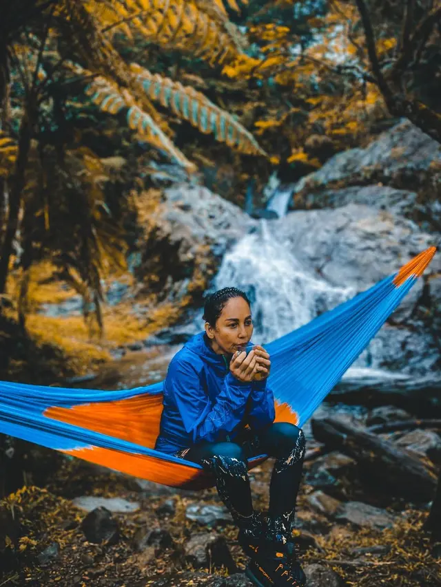 Dikenal Awet Muda, Ini 6 Potret Meriam Bellina yang Hobi Hiking