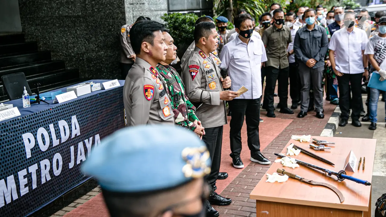FOTO: Kapolda Metro Jaya dan Pangdam Jaya Beri Keterangan Terkait Penyerangan Petugas