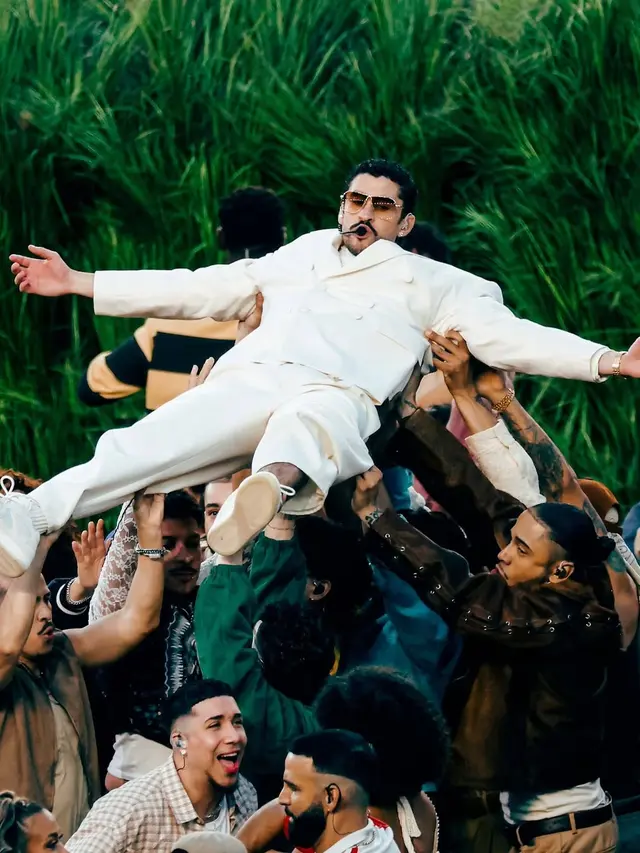 Padu Padan Busana Bad Bunny Gebrak di Super Bowl 2026, Pakai Kostum dari Zara dan Jam Tangan Rp1,2 Milyar