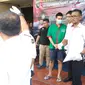 Pesinetron Steve Emmanuel (35) ditangkap polisi terkait kepemilikan narkoba. (Liputan6.com/Delvira Hutabarat)