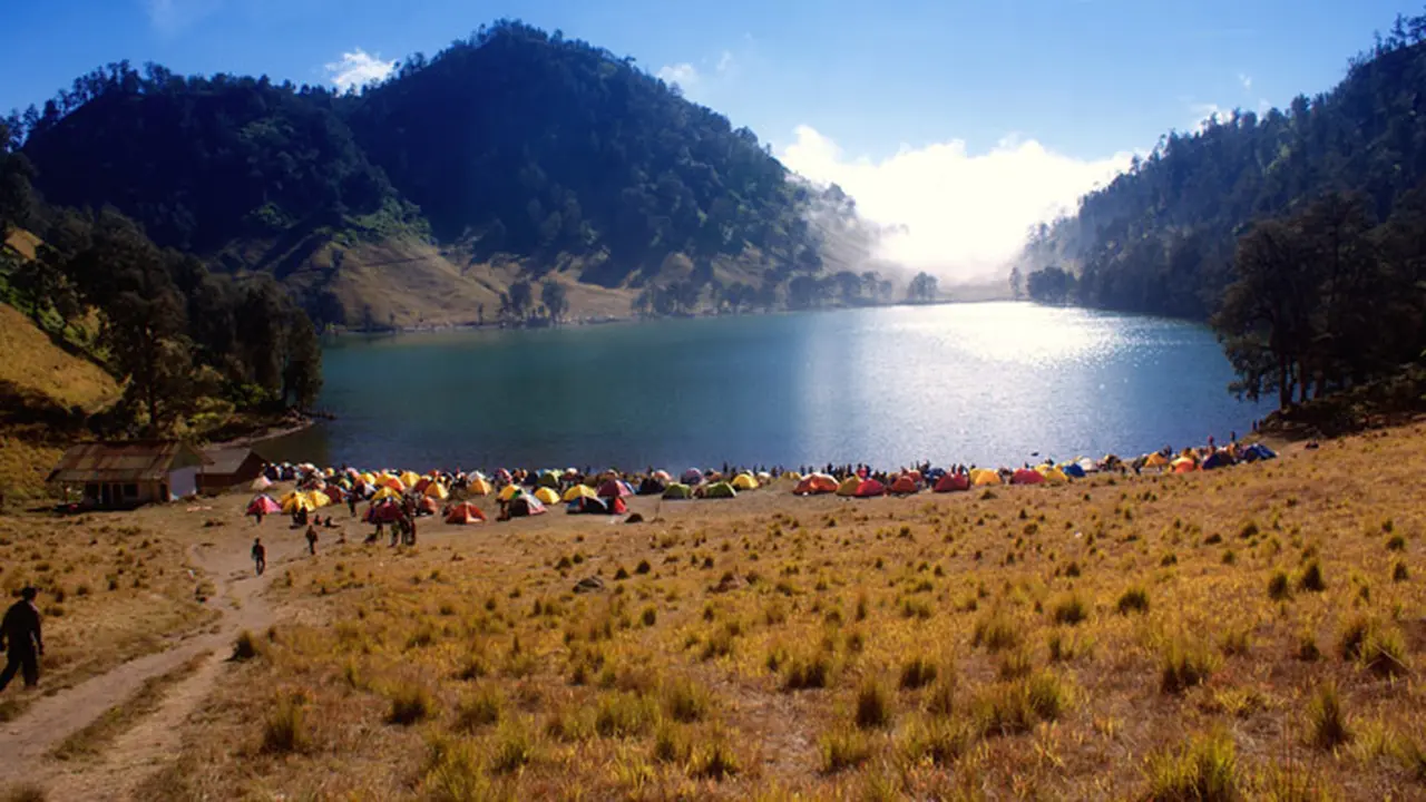 Danau di 'Atas Awan'