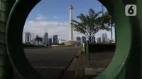 Langit biru menghiasi kawasan Monumen Nasional, Jakarta, Kamis (18/2/2021). Jika cuaca cerah, kawasan Monumen Nasional, Jakarta seringkali dihiasi langit yang membiru. (Liputan6.com/Helmi Fithriansyah)