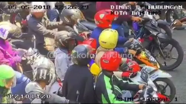 [Bintang] Video Viral: Kocak! Pelanggar Garis Zebra Cross Paskal Bandung Diingatkan Soal Panas Dunia oleh Dishub