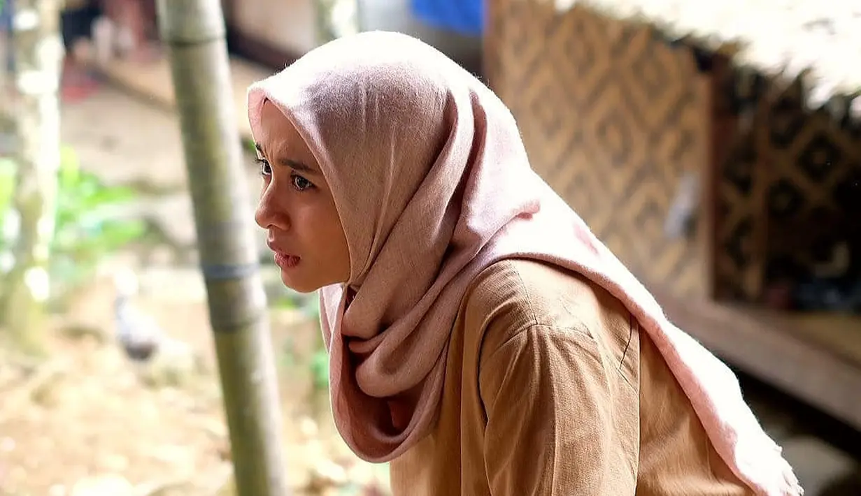 Wanita cantik kelahiran 24 Februari 1988 ini membagikan keseruan di balik proses syuting film yang akan dibintanginyaitu. (Foto: instagram.com/skytreepictures)