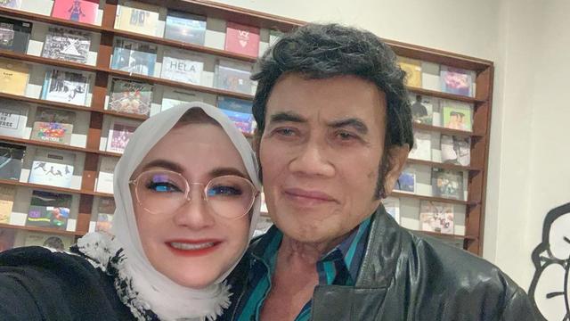 6 Potret Ricca Rachim, Istri Rhoma Irama yang Awet Muda