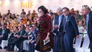 Menkeu Sri Mulyani bersiap menyampaikan pemaparan saat acara Mandiri Investment Forum (MIF) di Jakarta, Rabu (7/2). Acara ini bertujuan untuk membahas prospek makro, monoter hingga sektor manufaktur dan tantangan ke depan. (Liputan6.com/Angga Yuniar)