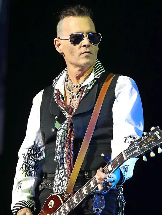 Namun, dilansir dari E! News, perwakilan Johnny mengatakan bahwa tak ada yang perlu dikhawatirkan. (instagram/johnydeppofficial)