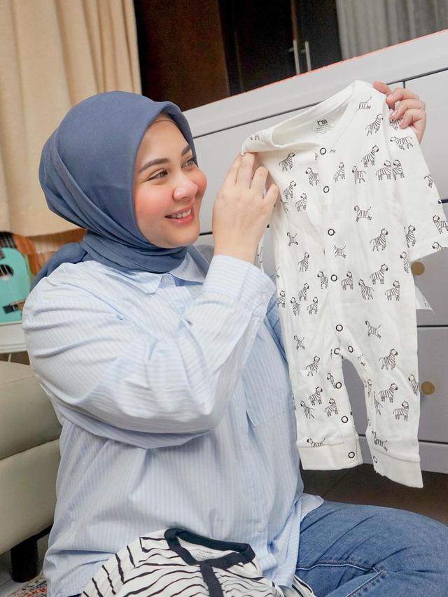 Jelang Melahirkan, Ini 7 Potret Kesha Ratuliu dengan Perut Makin Besar