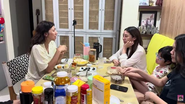 Potret Dapur dan Meja Makan Rumah Bimbim Slank