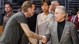 Bos klub LA Galaxy, Philip Anschutz, masuk dalam daftar pemilik klub terkaya di dunia. Kekayaan pria asal Amerika Serikat mencapai 8,19 miliar pounds atau setara Rp147,5 triliun. (Noel Vasquez/Getty Images via AFP)