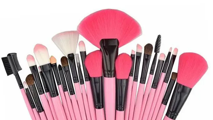 Dengan Bantuan Karet, Satu Kuas Bisa Jadi 2 Fungsi