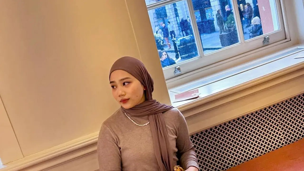 6 Gaya Stylish dan Kekinian Zara Anak Ridwan Kamil Kenakan Kebaya dan Batik untuk Sehari-hari