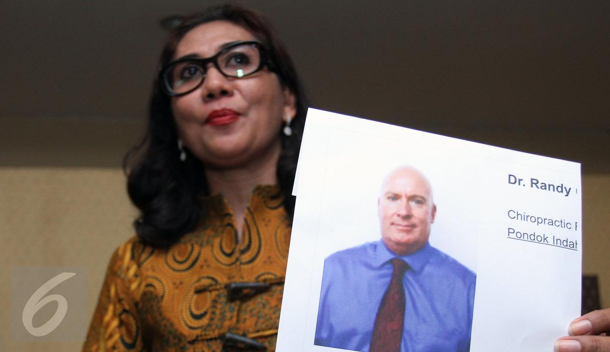 Kuasa hukum  Allya Siska Nadya menggelar konferensi pers terkait kasus Klinik chiropractic di Laguna Istora Senayan, Jakarta, (08/01). Allya meninggal setelah diduga adanya malpraktek yang terjadi di klinik Chiropratic First. (Liputan6.com/Faisal R Syam)