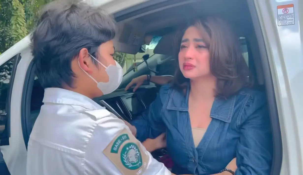 Dewi Perssik dan Gabriel (Youtube/DEWI PERSSIK)