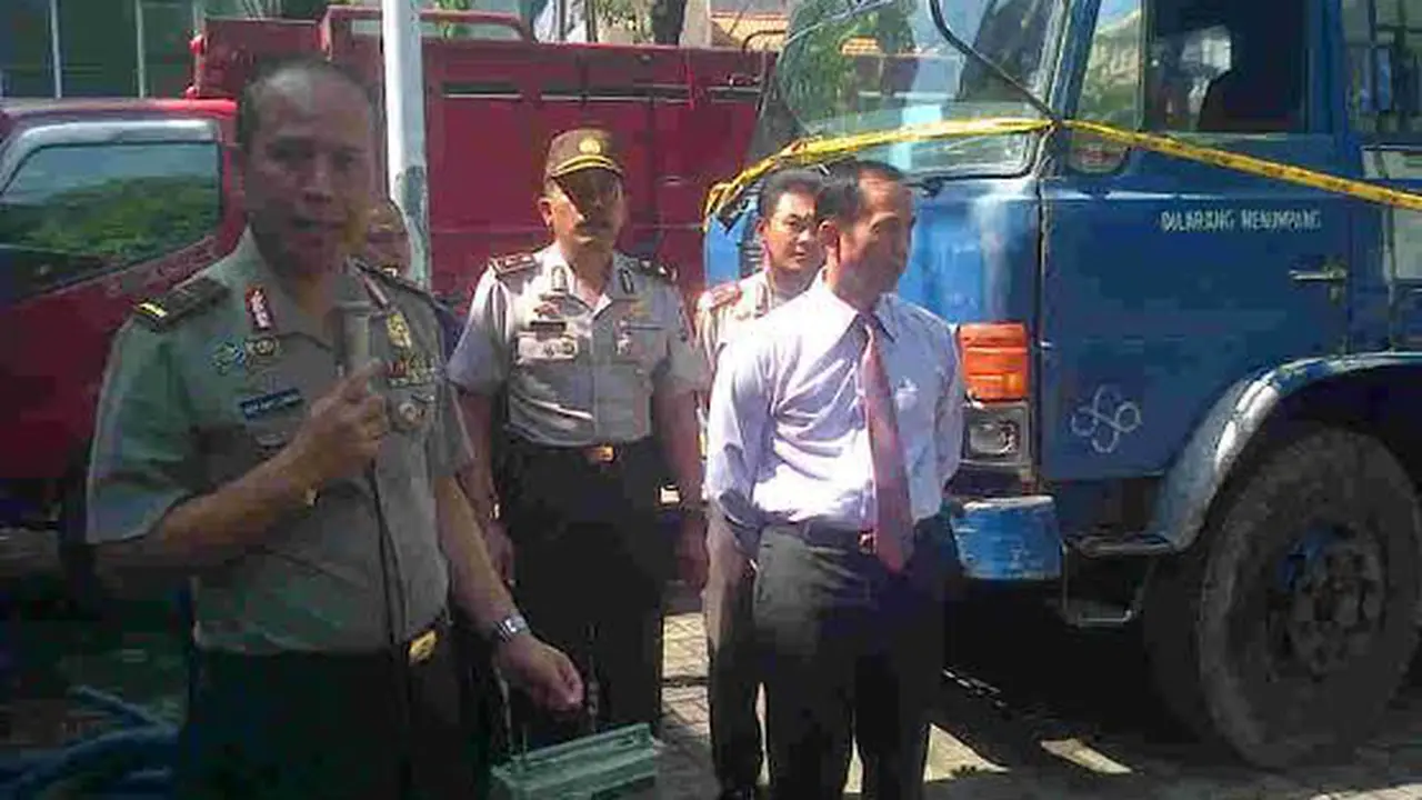 Tim Bareskrim Bongkar Penimbunan Solar Bersubsidi di Surabaya