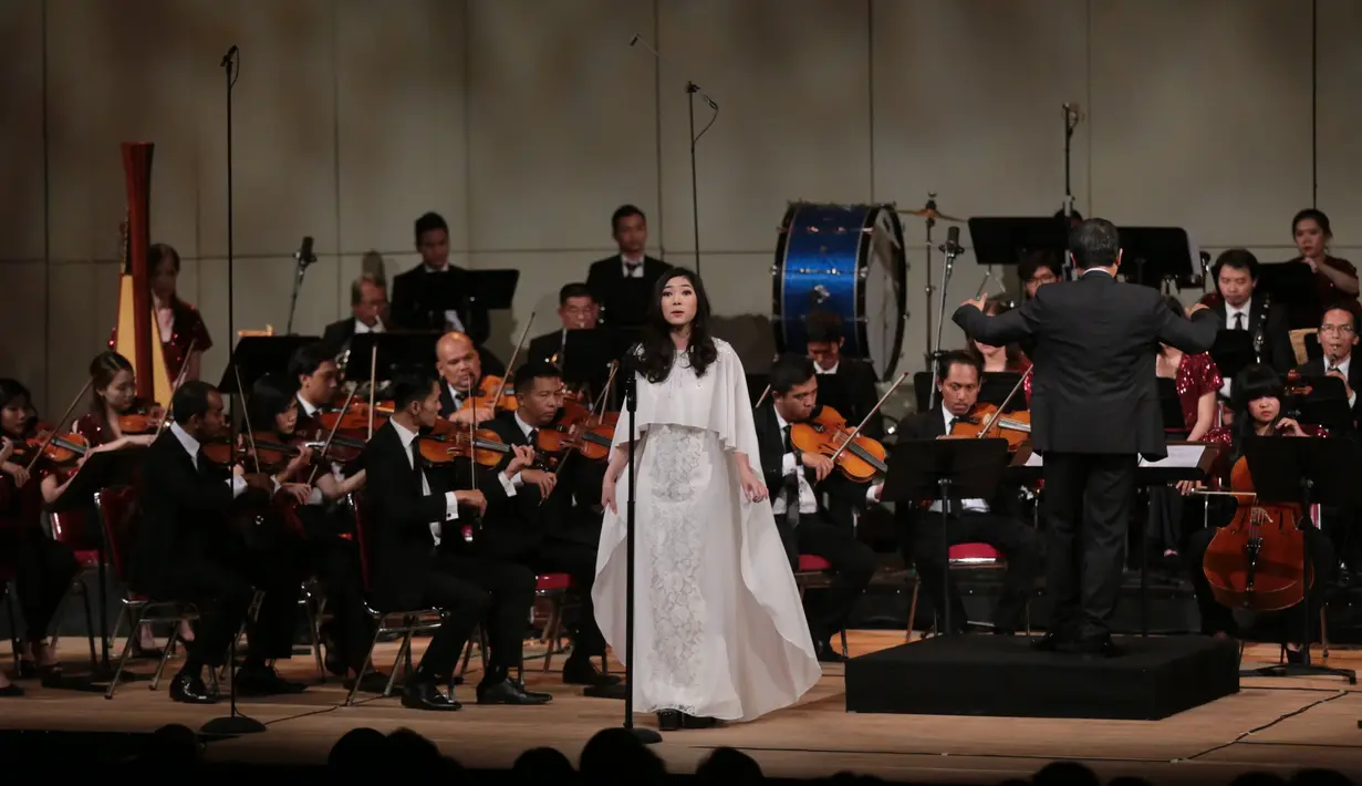 Terkait kolaborasi dengan dua orang tersebut, pemilik album Paradox itu merasa seperti nostalgia. Apalagi Aviv merupakan salah satu orang yang berperan dalam kariernya selama ini. (Adrian Putra/Bintang.com)