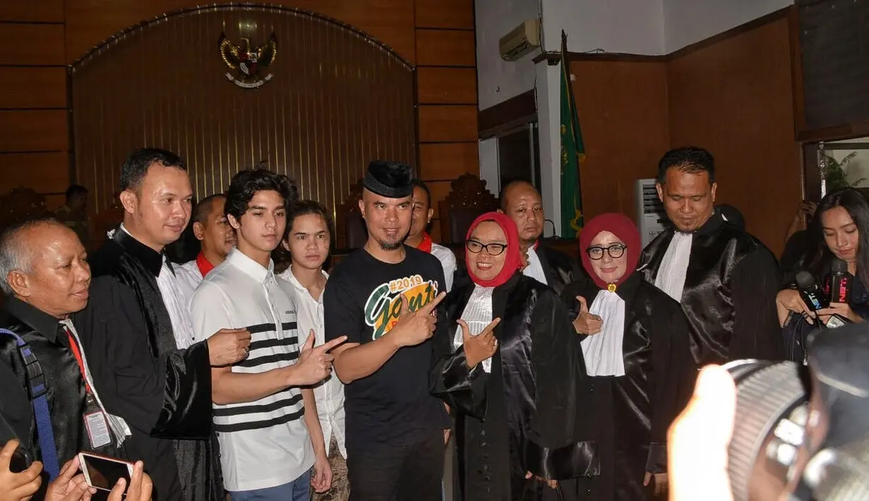 Dul juga mengatakan bahwa kedatangannya ini sebagai bentuk balas budi kepada sang ayah yang selalu memberika dukungan saat dirinya terjerat kasus hukum kala itu.  (Adrian Putra/Bintang.com)