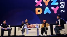 Film Maker Ernest Prakasa (dua kiri) berbicara dalam diskusi Hitmaker In Multiple Platform selama XYZ Day 2018 di The Hall, Senayan City, Jakarta, Rabu (25/4). Diskusi membahas seputar pembuatan karya di berbagai platform. (Merdeka.com/Iqbal Nugroho)