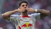 Liverpool baru saja secara resmi mendatangkan gelandang serang Hongaria yang bermain di Liga Jerman bersama RB Leipzig, Dominik Szoboszlai menjelang musim 2023/2024 bergulir. Sebelumnya, Liverpool juga pernah mendatangkan beberapa pemain dari Liga Jerman untuk memperkuat skuad The Reds. Termasuk Dominik Szoboszlai, berikut ini daftar 5 pembelian terakhir Liverpool yang didatangkan dari Liga Jerman. (AFP/Ronny Hartmann)