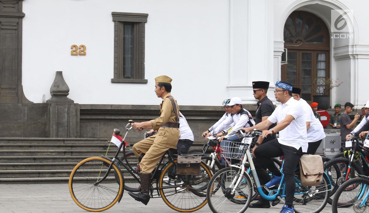  FOTO  Bergaya Bung Tomo Jokowi Keliling Bandung Naik 