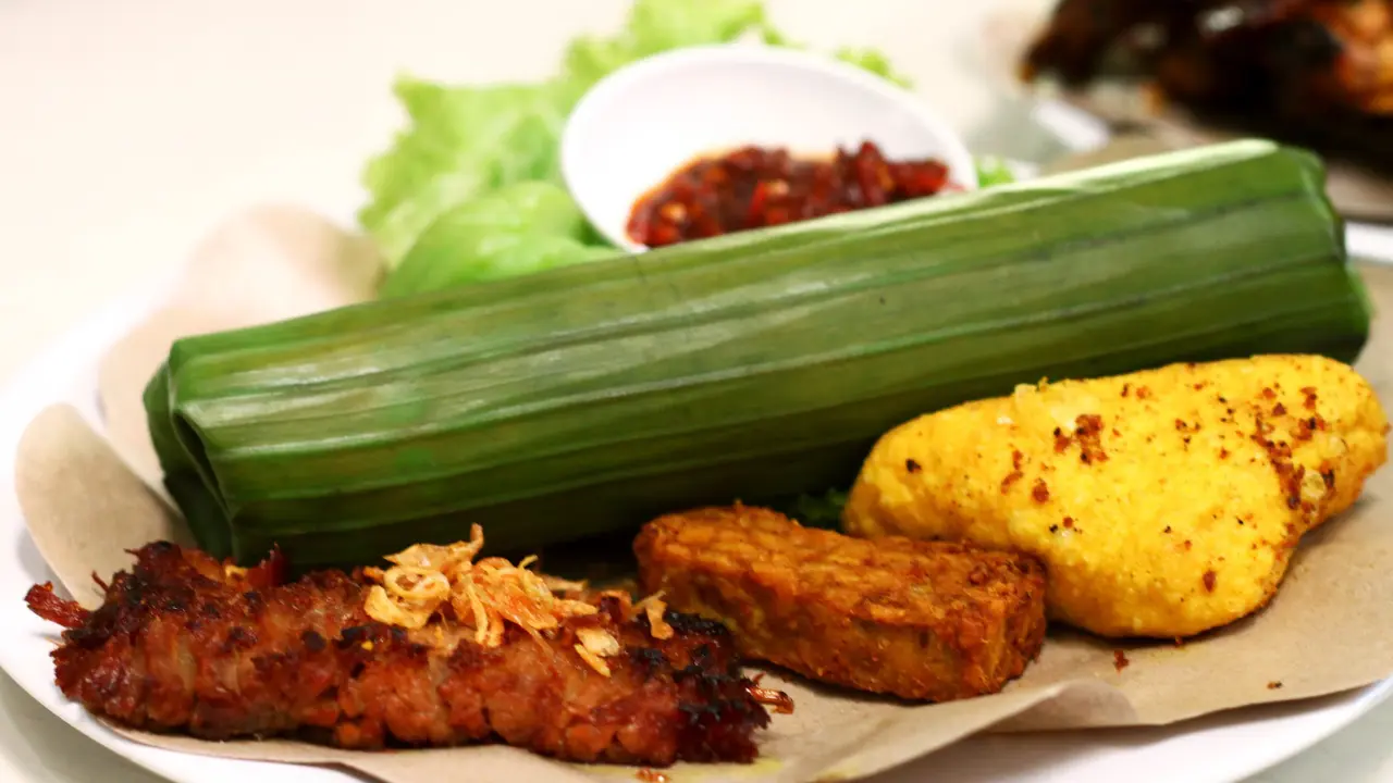 9 Resto Nasi Timbel Kudu Dikunjungi Sebelum Kamu Merenggang Nyawa