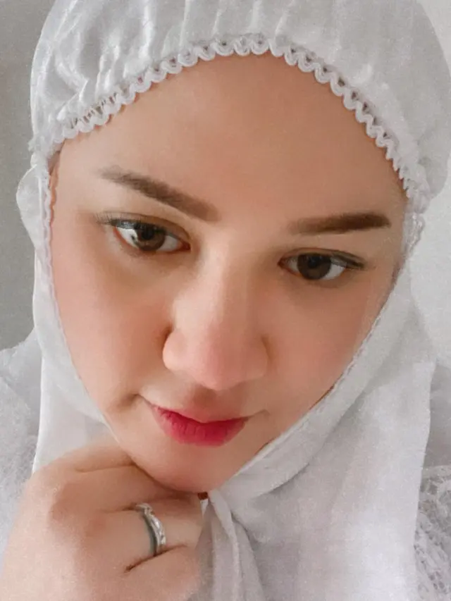Tampil Beda, 6 Potret Cantik Happy Asmara Saat Pakai Hijab Ini Banjir Pujian
