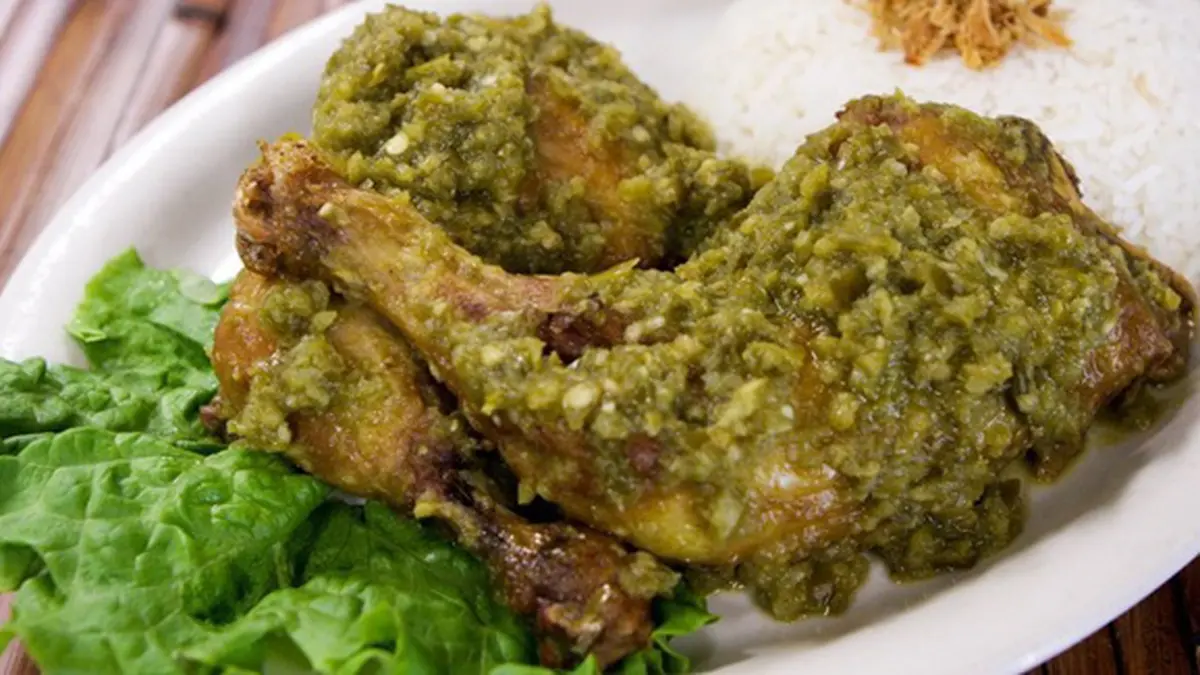 Resep Praktis Ayam Goreng Penyet Sambal Ijo Khas Banyuwangi Food Fimela Com