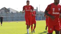 Pemain asal Brasil di Madura United, Robert Junior Rodrigues Santos. (Permana Kusumadijaya/Bola.com)