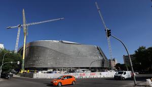 Estadio Santiago Bernabeu yang menjadi kandang Real Madrid baru saja menyelesaikan proses renovasi yang membuatnya lebih modern. (AFP/Thomas Coex)