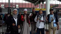 Massa Aksi 112 dari daerah tiba di Bandara Soetta, Tangerang, Banten (10/2/2017). (Pramita Tristiawati/Liputan6.com)