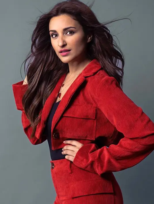 Aktris yang kini berusia 30 tahun ini memiliki tiga gelar akademis yakni bisnis, keuangan, dan ekonomi dari Manchester Business School. (Liputan6.com/IG/@parineetichopra)