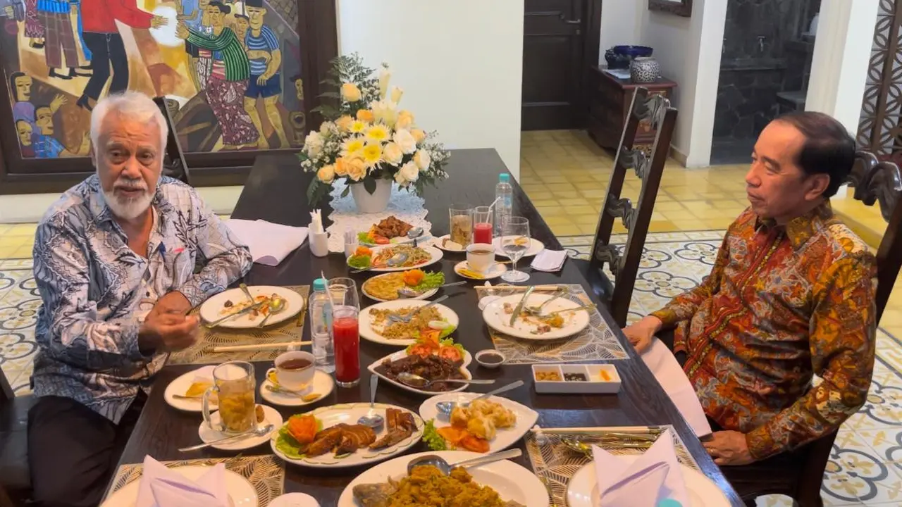 Momen akrab Jokowi dan Xanana Gusmao. (Merdeka.com/Arie Sunaryo)