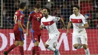 BUKA ASA - Timnas Turki membuka asa lolos ke putaran final Piala Eropa 2016 usai mengalahkan Republik Ceska 2-0. ( REUTERS/David W Cerny)