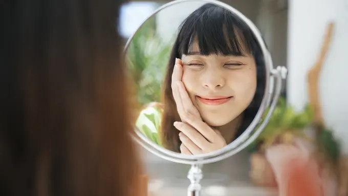 Tips Membersihkan Wajah Berminyak Secara Menyeluruh agar Bebas Kusam dan Jerawat