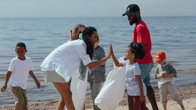 5. Berpartisipasi dalam kegiatan sosial