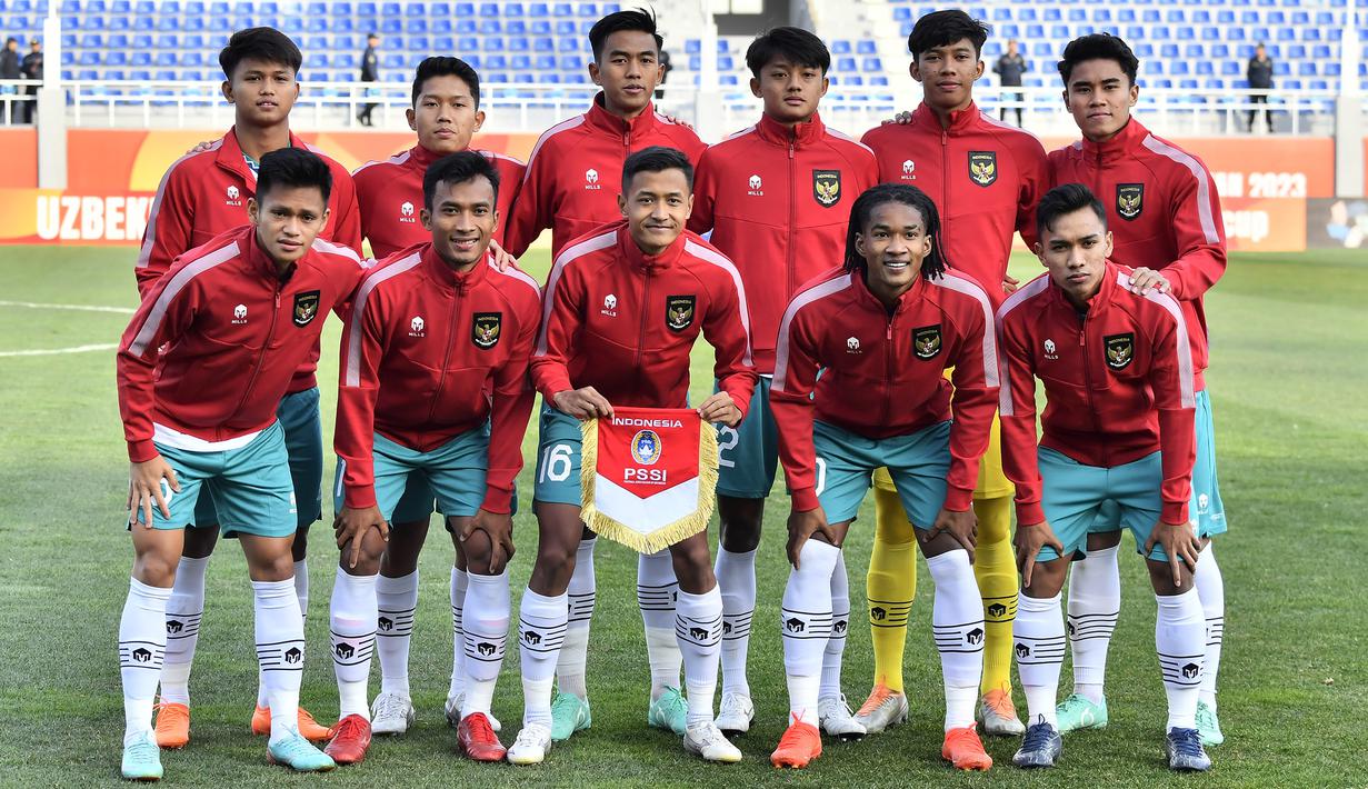 <p>Para pemain starter Timnas Indonesia U-20 berfoto sebelum dimulainya laga matchday kedua Grup A Piala Asia U-20 2023 menghadapi Suriah U-20 di Lokomotiv Stadium, Tashkent, Uzbekistan, Sabtu (4/3/2023). (AFC/Pranit Katwal)</p>