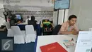 BPJS Kesehatan membuka posko pelayanan kesehatan dan pengobatan gratis untuk pemudik di Terminal Kampung Rambutan, Jakarta, Jumat (1/7). Selama arus mudik Lebaran berlangsung kartu BPJS bisa digunakan di mana saja. (Liputan6.com/Yoppy Renato)
