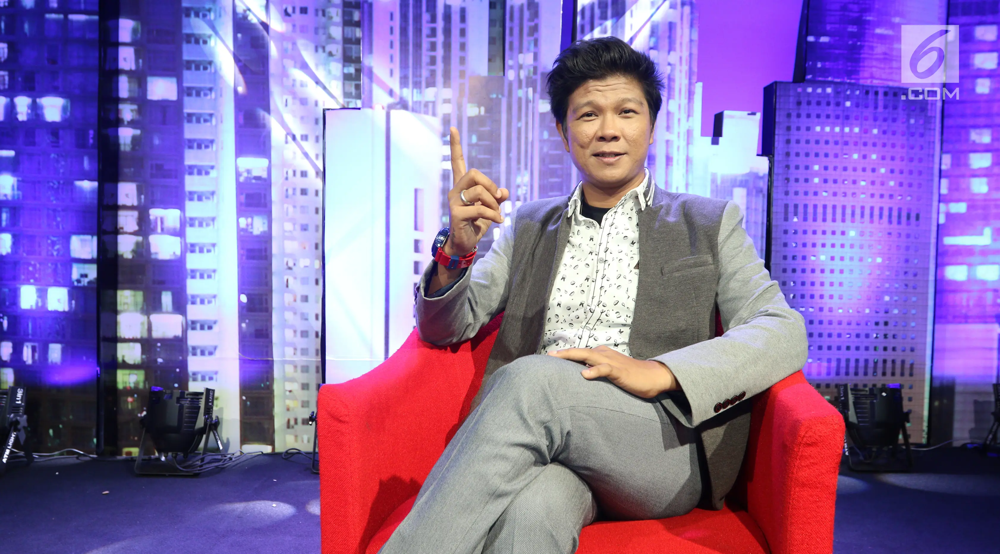 Andika Kangen saat menjadi bintang tamu dalam acara Dear Haters di Liputan6.com di SCTV Tower, Jakarta, Rabu (2/8). (Liputan6.com/Fatkhur Rozaq)