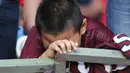 Putra Daeng Uki, Jayalah PSM, menangis saat PSM Makassar takluk dari Persija Jakarta pada laga final Piala Indonesia di SUGBK, Minggu (21/7). Persija menang 1-0 atas PSM.  (Bola.com/M Iqbal Ichsan)