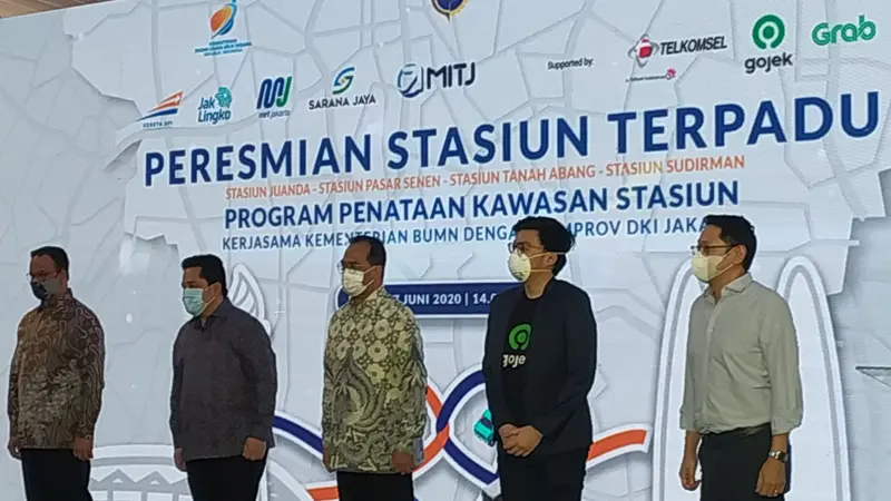 Menteri BUMN Erick Thohir, Menteri Perhubungan (Menhub) Budi Karya Sumadi, dan Gubernur DKI Jakarta Anies Baswedan meresmikan kawasan hasil penataan 4 stasiun terpadu di Stasiun Tanah Abang, Jakarta Pusat, Rabu (17/6/2020).