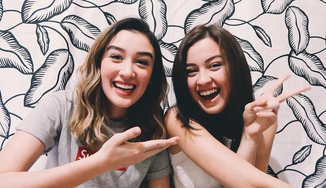 Kimberly Ryder punya adik yang super cantik bernama Natasha Ryder. Jika dilihat, kakak beradik ini punya wajah yang sangat mirip. (Foto: instagram.com/kimbrlyryder)